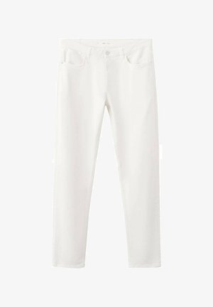 Bílé úzké džíny se předními kapsami, poutky na pásek, zapínáním na knoflík a zipem na hladkém pozadí.