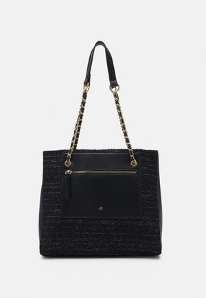 Sorte tote taske med vævet tekstur, pyntet med guldkædehåndtag og en lynlåslomme foran. Glat læderkant omkring kanterne.