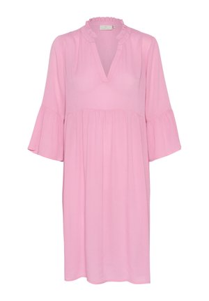 Roza obleka do kolen, izdelana iz lahkega blaga. Ima V-izrez, nabran ovratnik in razširjene rokave. Preprost, tekoč dizajn.