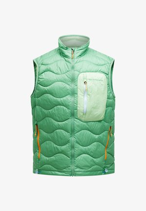 Grøn isoleret vest med bølget quiltet design, lynlås foran og brystlommer, orange detaljer og høj krave. Letvægtsmateriale.