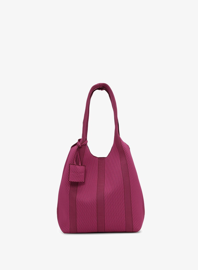 Bolso tote a rayas moradas y rosas con asas largas y un pequeño bolsillo cuadrado adjunto, mostrado sobre un fondo blanco.