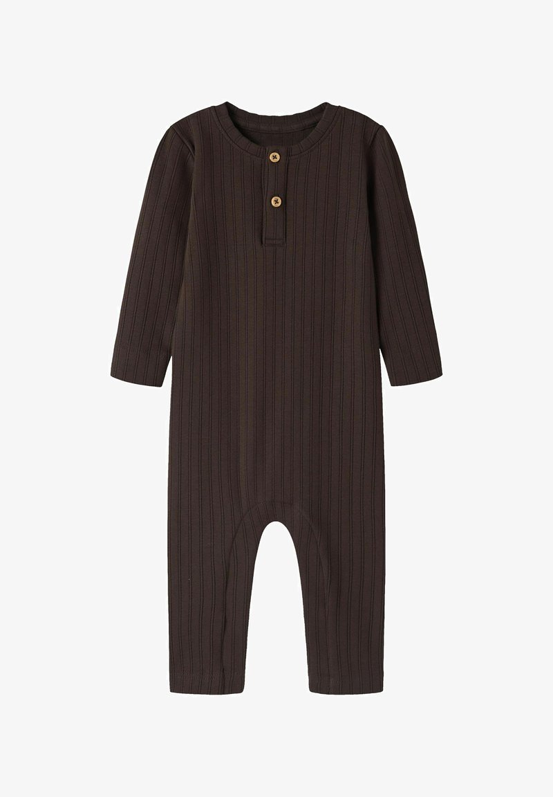Combinaison pour bébé marron à manches longues côtelée avec deux boutons en bois au niveau de l'encolure ronde et des ouvertures des jambes.
