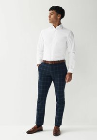 Next SINGLE CUFF  REGULAR FIT - Cămașă elegantă - white penny collar