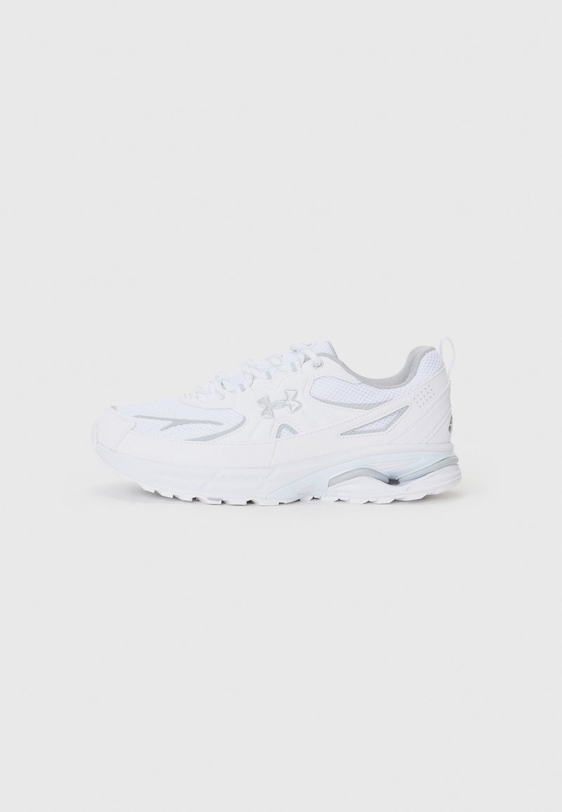 Under Armour APPARITION TECH - Sneakers laag - white/white/metallic silver-coloured