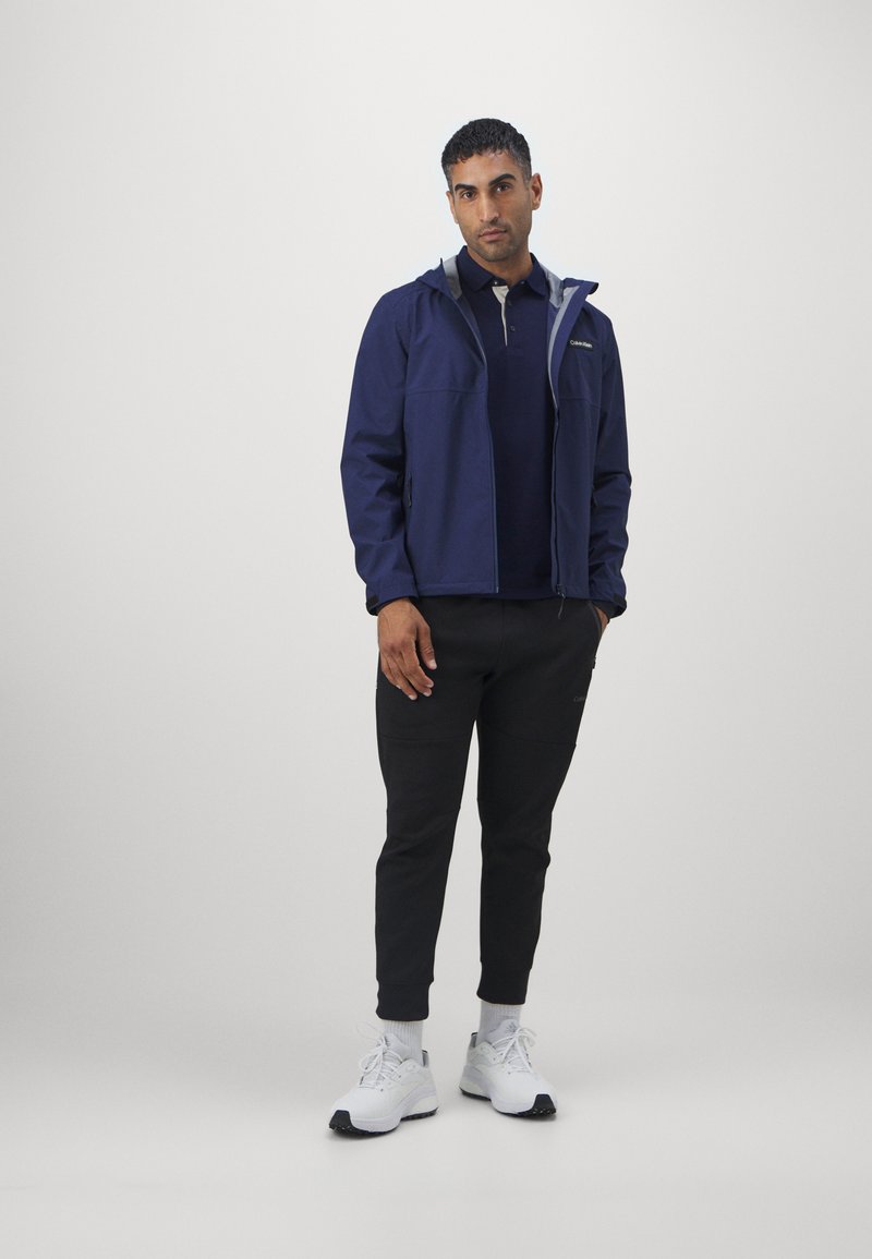 Calvin Klein Golf FEATHER DRY WATERPROOF SHELL JACKET - Vodotěsná bunda - navy