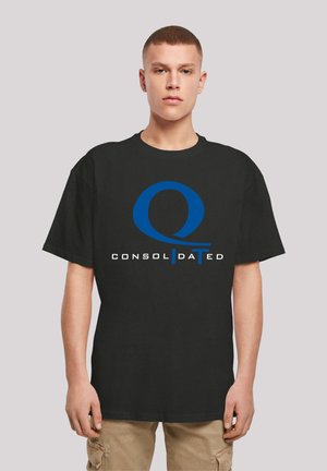 Svart bomull t-skjorte med en dristig blå logo med "Q" over ordet "KONSOLIDERT" i hvitt, korte ermer, rund hals-design.