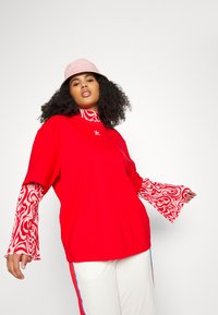 adidas Originals TEE - Paprasti marškinėliai - vivid red