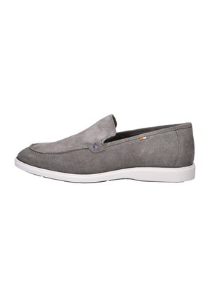 Grauer Veloursleder-Slipper mit weißer Sohle und kleinem farbigem Stoffetikett an der Seite, von der Außenseite gezeigt.