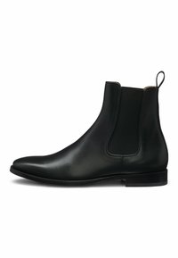 Czarne skórzane botki Chelsea o gładkim wykończeniu, z elastycznymi panelami bocznymi i niskim blokowym obcasem. Posiadają pętelkę z tyłu, ułatwiającą zakładanie.