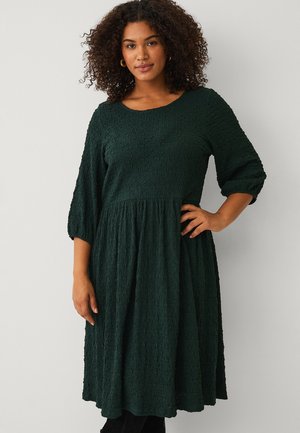 GEKNITTERTES - Day dress - dunkelgrün