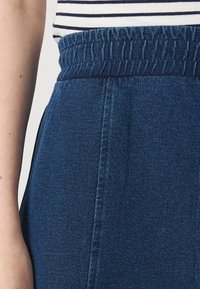 GAP FRONT SEAM WIDE LEG  - Bukse - medium indigo