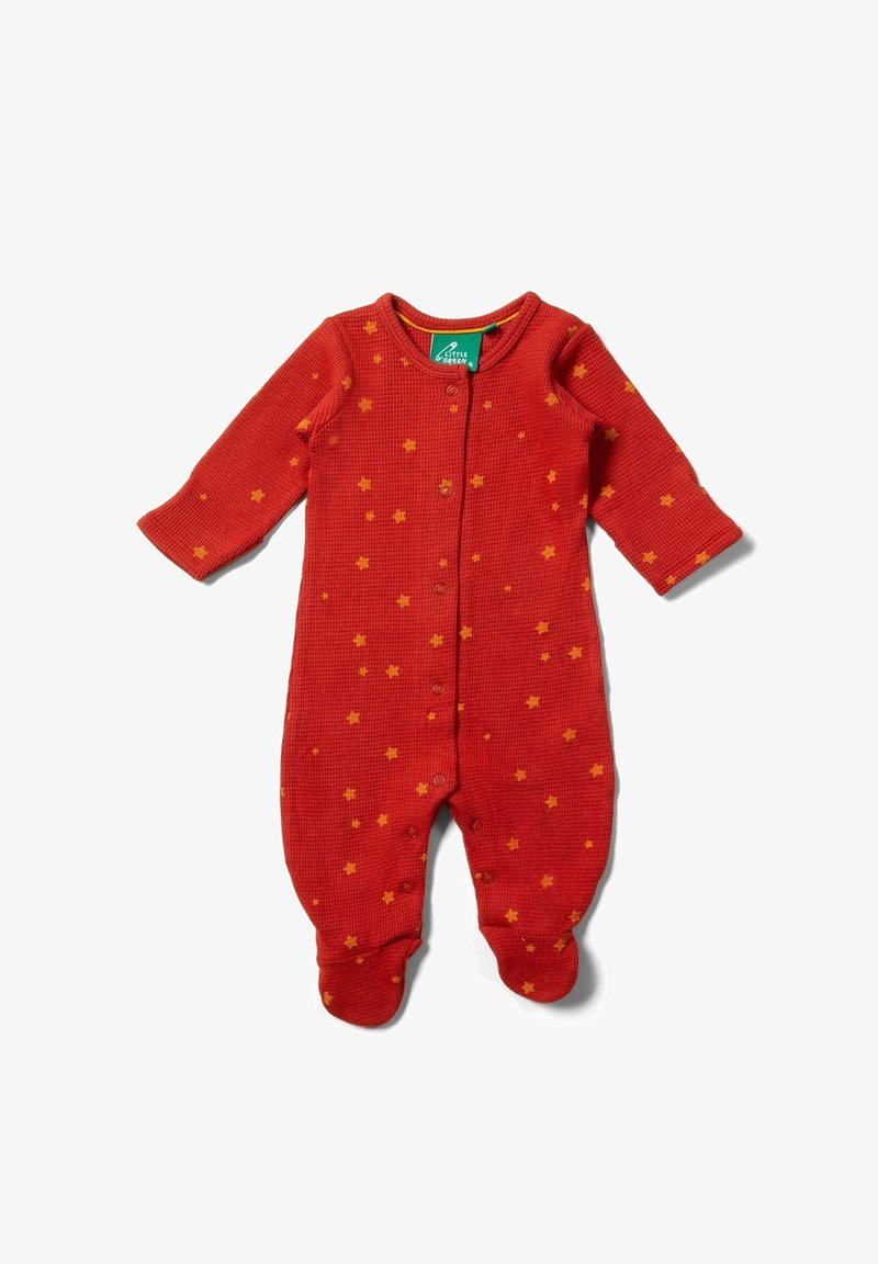 Roter Baby-Overall aus strukturiertem Waffelstrickstoff. Mit gelben Sternmustern, langen Ärmeln und Druckknöpfen entlang der Vorder- und Beinseite.