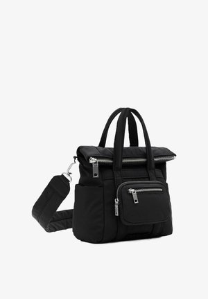 Zaino nero in nylon con doppie maniglie e tracolla staccabile, dotato di molteplici tasche con zip e una superficie testurizzata.