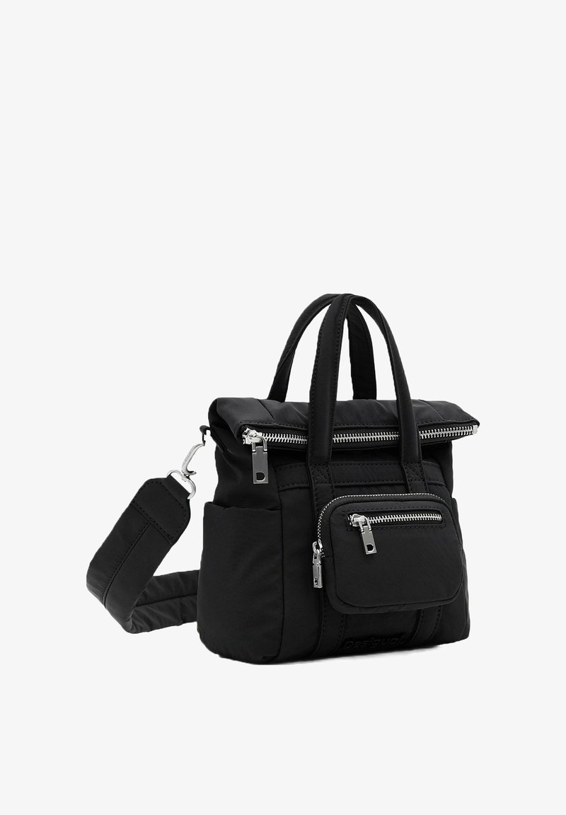 Sac à dos en nylon noir avec doubles poignées et bandoulière détachable, doté de plusieurs poches zippées et d'une surface texturée.