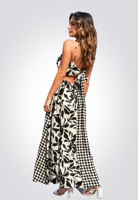 Cupshe CAPTIVATING MONOCHROME FLORAL  - Maxikleid - black