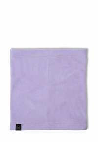 Gaiter de cuello de forro polar morado con una textura suave, con bordes cosidos y una etiqueta negra pequeña en la esquina inferior izquierda.