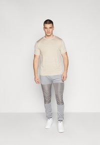 Ellesse SOPRANZI PANT - Donji dijelovi trenirke - grey