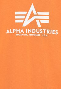 Alpha Industries BASIC KIDS TEENS UNISEX - Potiskana majica - tangerine