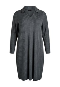 Pelēks garām piedurknēm tērps ar V formas kaklu un apkakles. Iespējojies ar teksturētu adījuma rakstu ar vertikālajām līnijām. Brīva piegriezuma dizains.