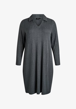 Szara sukienka z długim rękawem, z dekoltem w kształcie litery V i kołnierzykiem. Posiada teksturowany wzór dzianiny z pionowymi liniami. Luźny krój.
