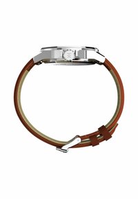 Armbanduhr mit einem Gehäuse aus silbernem Edelstahl, braunem Lederarmband, runder Form und minimalistischem Design. Verfügt über eine reflektierende Glasoberfläche.