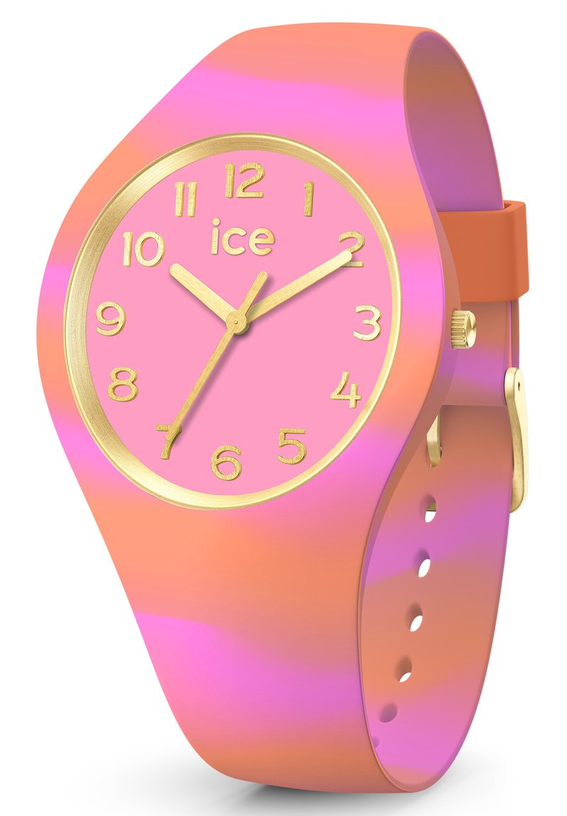 Montre en silicone colorée avec un bracelet dégradé rose et orange, des index dorés et un cadran rond rose avec de grands chiffres et aiguilles.