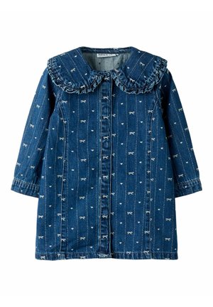 Jeanskjole med flæset krave, blå med hvide slipsmønstre, knaplukning foran, lange ærmer og et afslappet, lige snit.