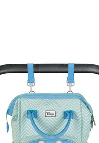 Bolsa con patrón de zigzag azul y blanco, con asas dobles, cierre superior y clips para sujetar a un carrito o sillita. Presenta un parche con el logo.
