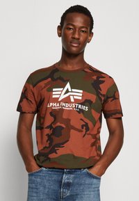 Alpha Industries CAMO - Triko s potiskem - burned