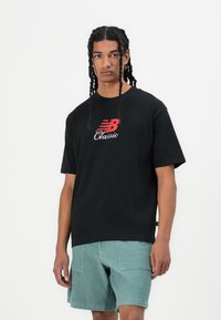 New Balance CLASSIC GRAPHIC UNISEX - T-shirt imprimé - black