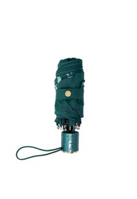 Ombrello compatto color teal con manico texturizzato, dettagli dorati e chiusura a torsione. Il tessuto è liscio, con una caduta morbida e senza motivi.