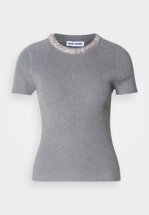 Γκρι κοντομάνικο ριμπ T-shirt με στρογγυλή λαιμόκοψη διακοσμημένη με ασημένια και διάφανα στρας, με εφαρμοστή γραμμή και λεία υφή.