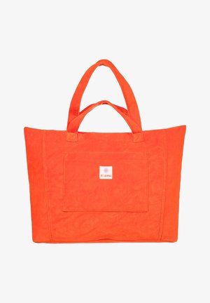 Lyseorange tote-taske med to håndtag, en forlommer og et lille hvidt mærke midt på lommen.