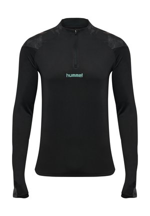 Czarny sportowy top z długim rękawem, zamkiem na ćwierć długości, teksturowanymi panelami na ramionach, otworami na kciuki oraz jasnoniebieskim logo "hummel" na środku klatki piersiowej.