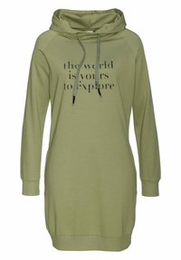 Olivgrünes Hoodie-Kleid mit langen Ärmeln, einer Kordelzugkapuze und einem Vorderdruck mit dem Text "Die Welt gehört dir zu erkunden." Weicher Stoff.