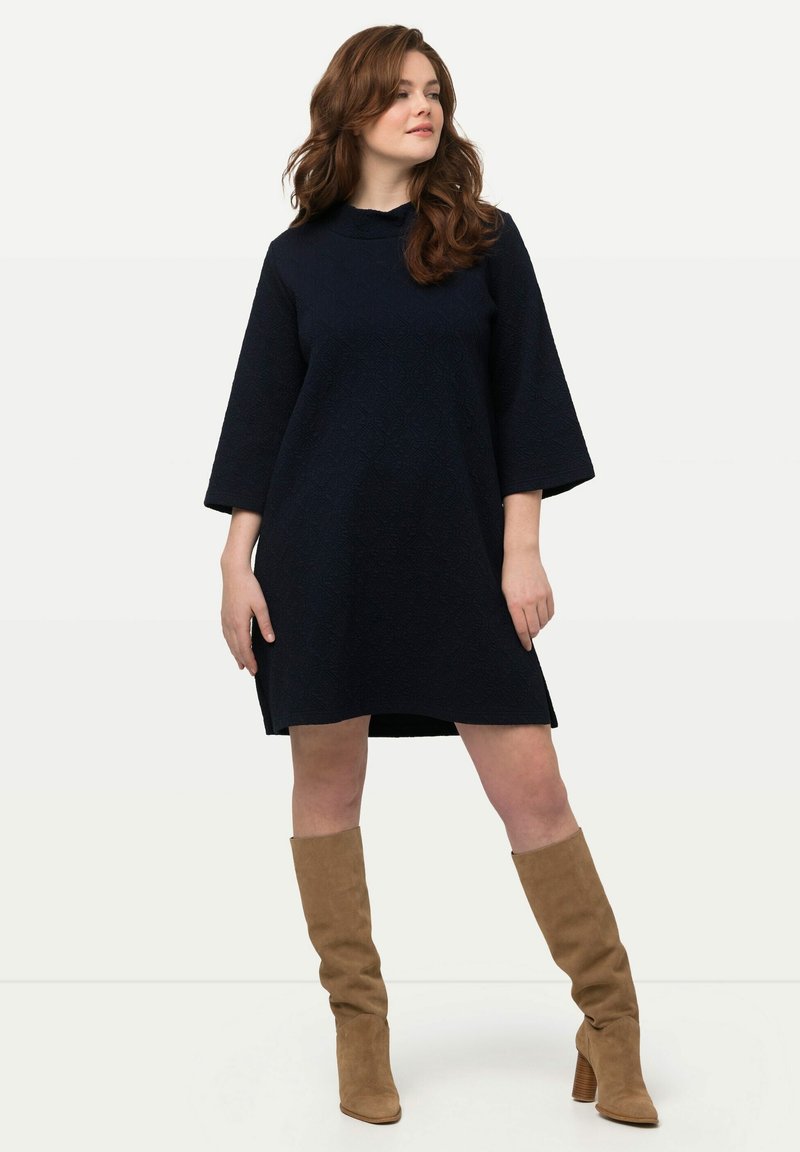 Ulla Popken Cocktailkleid Samtkleid Pailletten A-Linie V-Ausschnitt 3/4