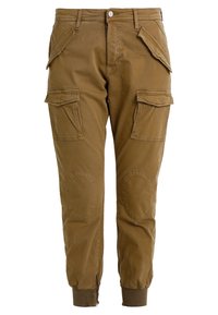 Hnědé cargo kalhoty se slim fit, které mají několik kapsiček s klopami, záplaty na kolenou a žebrované lemy na kotnících. Vyrobené z odolného materiálu.
