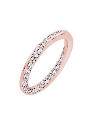 Rosaforgyld ring med en glat skabelon prydet med en række funklende klare krystaller langs den ene side. Enkel, elegant design.