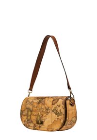 Borsa a tracolla in pelle marrone con stampa mappa; forma curva, chiusura magnetica e tracolla regolabile. Dettagli in metallo dorato.