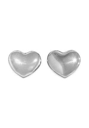 Orecchini a forma di cuore in argento con una superficie liscia e lucida; i bordi arrotondati e la finitura lucida riflettono la luce, esaltando il design.