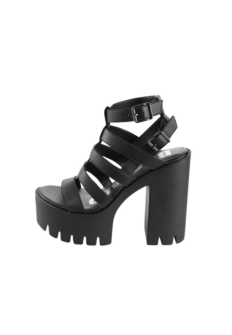 Černé platformové sandály s texturovanými koženými pásky, mají chunky podpatek a vzorovanou podrážku. Dva nastavitelné přezky na kotníku.