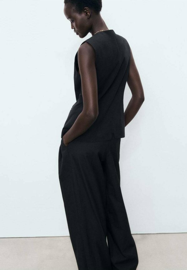 WITH BUTTONS - Waistcoat2