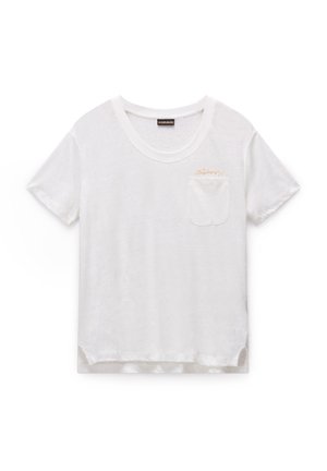 Bílý krátký rukáv tričko vyrobené z lehké tkaniny, s kulatým výstřihem a malou kapsičkou na levé straně hrudi s jemným výšivkou.