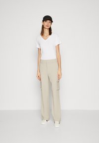 MSCH Copenhagen FENYA V NECK TEE - T-Shirt basic - optical white