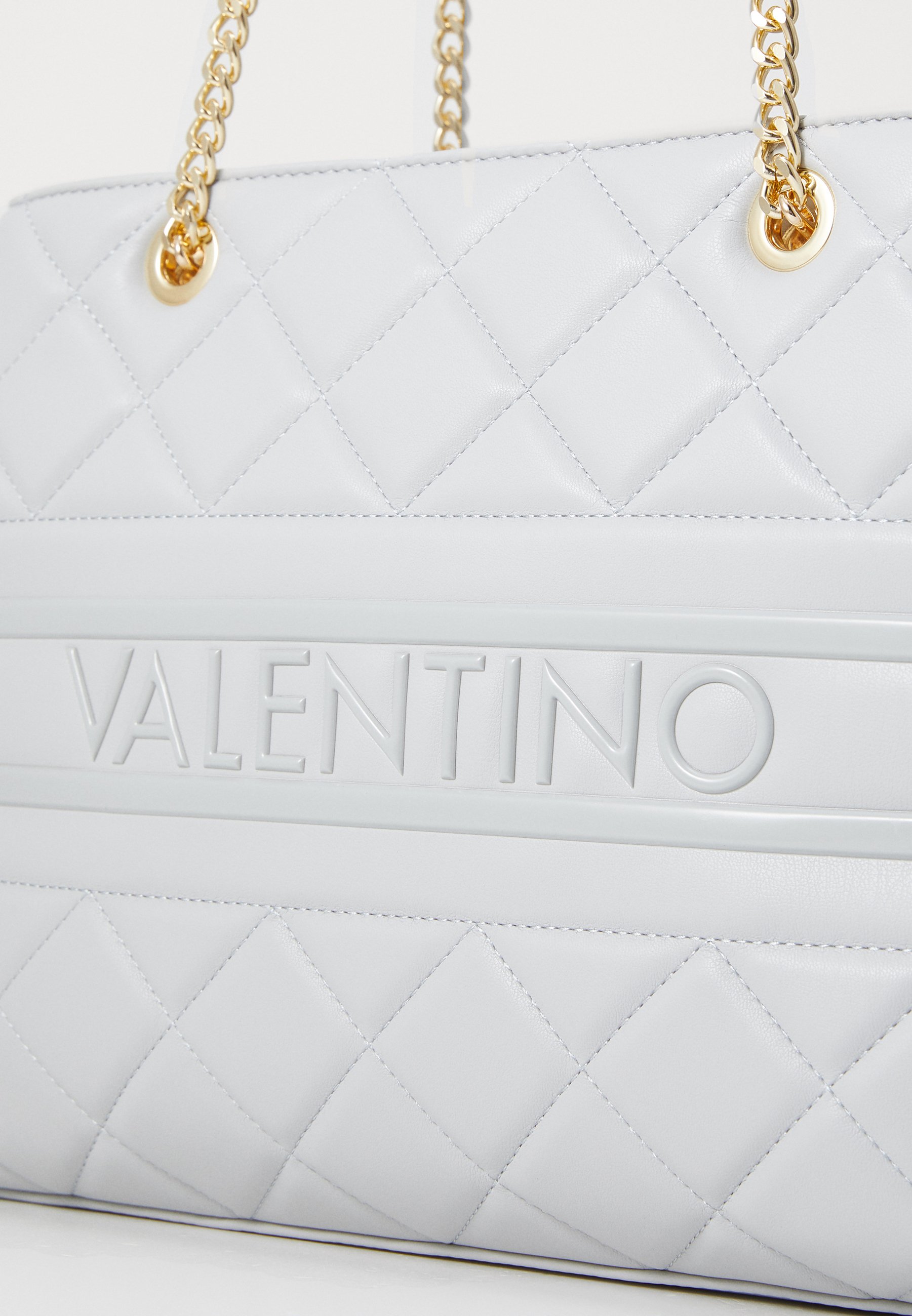人気【Valentino Bags】Ada ロゴ キルト クロスボディ バッグ 白 Valentino Bags Ada Quilted Shoulder Bag - White • Price »