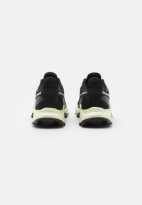 Salomon ALPHACROSS 5 GTX - Löparskor terräng - black/transparent yellow/sunny lime