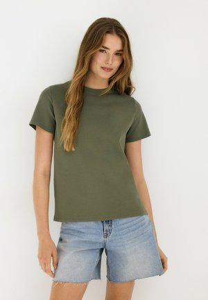 Stradivarius, BASIC T-SHIRT 06510668 - Základné tričko - khaki