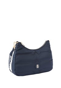 Borsa spalla puffy blu navy con forma curva, ferramenta dorata, cuciture a zigzag e un logo circolare. Presenta una tracolla decorativa.