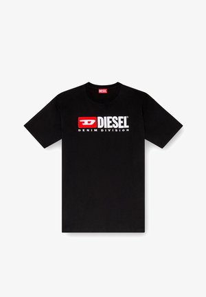 Čierne tričko s krátkymi rukávmi vyrobené z bavlny, s bielym a červeným grafickým logom "DIESEL DENIM DIVISION" na prednej strane.