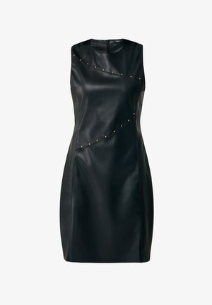 Zwarte leren mouwloze jurk met een aansluitende vorm, asymmetrische stiksels en gouden studs langs de ontwerp lijnen.
